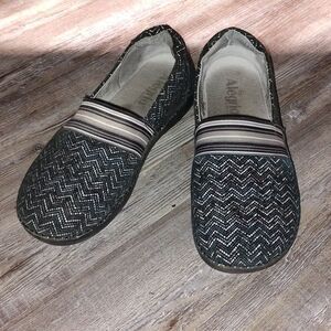Alegia Glee Ric Rack slip ons. Black, white and gray zigzag design  EU 39